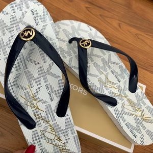 orginal MK flip flops 🥰